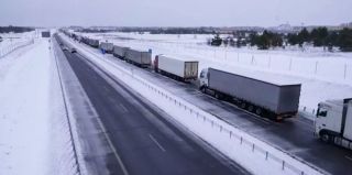 После ограничений очередь грузовиков на въезд в Беларусь из Польши выросла до 60 километров