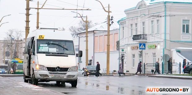 Водитель стал следить за маршрутчиком и жаловаться на него в налоговую. Все из-за обиды за неприличный жест на дороге