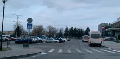 На вокзале в Гродно водитель такси поехал под "кирпич". Его накажут. Но почему штраф будет от 20 до 50 базовых?