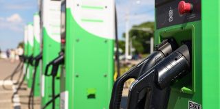 Недостаточно станций, некачественные услуги. Госконтроль – о проблемах ЭЗС