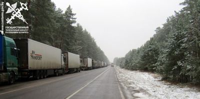 Дальнобойщик нашел способ побыстрее въехать в пункт пропуска. Все закончилось уголовным делом