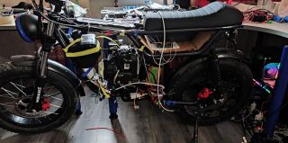 На бумаге разрешили, а по факту? Белорус переделал электровелосипед в последовательный гибрид и не может поставить его на учет в ГАИ