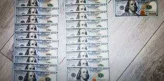 Пассажир обронил в такси 3 тысячи долларов – их подобрал таксист. Милиция: не подобрал, а украл