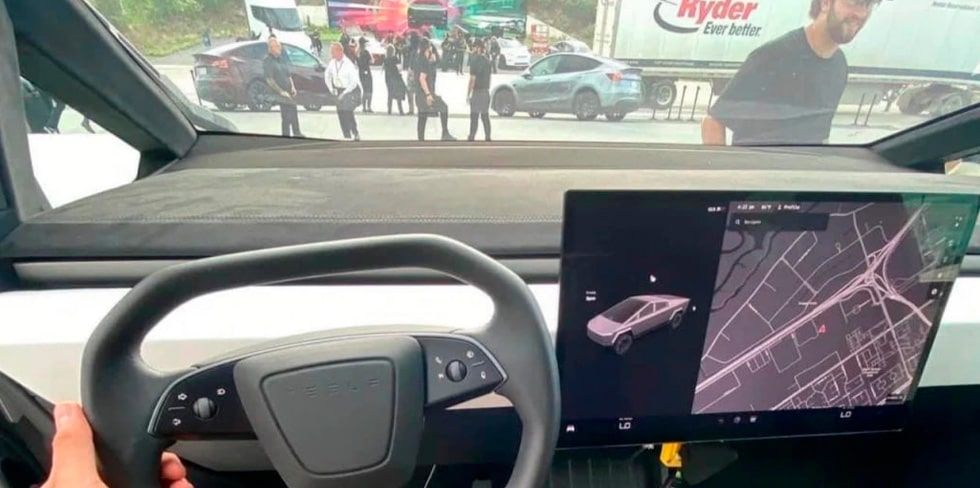 Фотошпионы показали интерьера Tesla Cybertruck с водительского сиденья