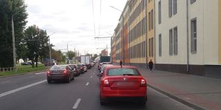 Во время затора у Табачной фабрики нервы у одного водителя не выдержали и он позвонил в ГАИ. Что там ответили?