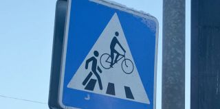 Велосипедист сбил пешехода на остановке – женщина оценила вред в 5000 рублей