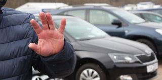 Льготнику пришел налог свыше 95 тысяч рублей за растаможку Range Rover Sport. Суд признал сделку мнимой, но кому достанется люксовое авто?