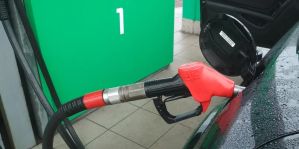 Водитель пытался откупиться от милиционера за украденное у предприятия топливо