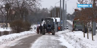 "Запасов галита хватит на хорошую зиму". Как коммунальщики Гродно среагировали на смену погодных условий?