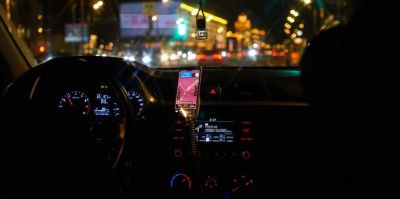 В Гродно пятеро мужчин хотели поехать в одном автомобиле такси. Но водитель в поездке отказала. В деле разбирается милиция