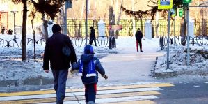 Помните ли вы, что нужно пропускать пешеходов при въезде на прилегающую территорию и выезде с нее? Когда еще?