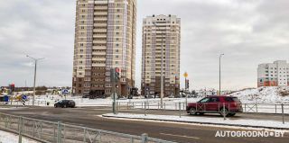 Зачем в новом микрорайоне светофор, если вокруг пустыри? В ГАИ Гродно ответили