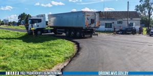 Под Новогрудком легковушка не уступила дорогу фуре. Пострадала 9-летняя девочка