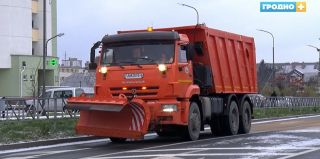 Есть альтернатива? Чем белорусские ученые предлагают обрабатывать дороги зимой