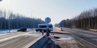 Серьезная авария на трассе М6: водитель микроавтобуса выехал прямо под Audi