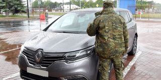 Белоруса не выпустили из Польши. Оказалось, его 9-летний Renault числился угнанным во Франции