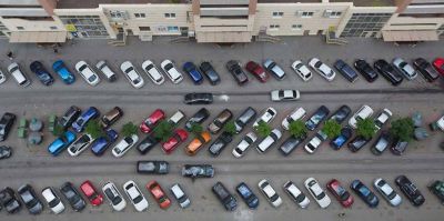 6 мест, где нельзя парковаться во дворах. Сколько придется заплатить, если нарушить?
