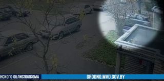 В Гродно на улице Кабяка подросток выбросил из окна стеклянную банку. УВД: ответственность за это наступает с 14 лет