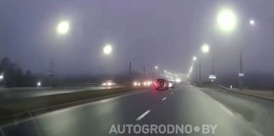 Должны ли водители пропускать в левой полосе авто, если это город? Свежее видео с объездной в Гродно