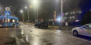 В Гродно на Гаспадарчей сбили мужчину. Его личность устанавливается