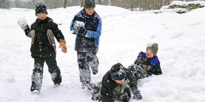 Дети играли в снежки – на авто осталась вмятина. Привлекут ли родителей к ответственности?
