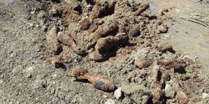 На обочине дороги недалеко от Зельвы строители нашли 37 снарядов. Они находились там со времен Великой Отечественной