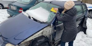 Припаркованные автомобили получают желтые метки – что это значит?