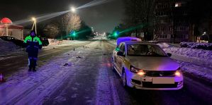 Лида: ночью девушка внезапно пошла через дорогу вне перехода и была сбита автомобилем такси