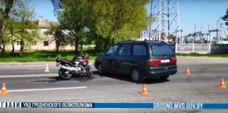 Молодой водитель автомобиля сбил такого же молодого мотоциклиста. Случай на выходных в Волковыске