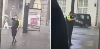 "Самый храбрый регулировщик Минска". Он работал в дождь и град