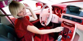 Провели анализ причин ДТП у новичков. Что выяснили? Любят поговорить и попеть