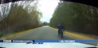 На мотоцикле не было госномера и водитель пытался скрыться. Инспектор: "Надо было остановиться – все было бы нормально"