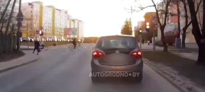 Превью фото к статье "Я слишком серьезно отношусь к этой ситуации?" Читатель АвтоГродно – о "гонке на красный" с ребенком на Калиновского...