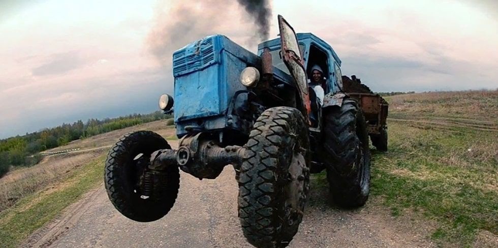 В деревне под Гродно "Дельта" остановила трактор, а там – пьяный тракторист! ГАИ проведет проверку, кто допустил его к управлению