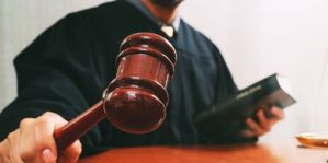 Под Гродно остановили AUDI с прицепом. А там – больше 10 тысяч пачек сигарет. Что решил суд?