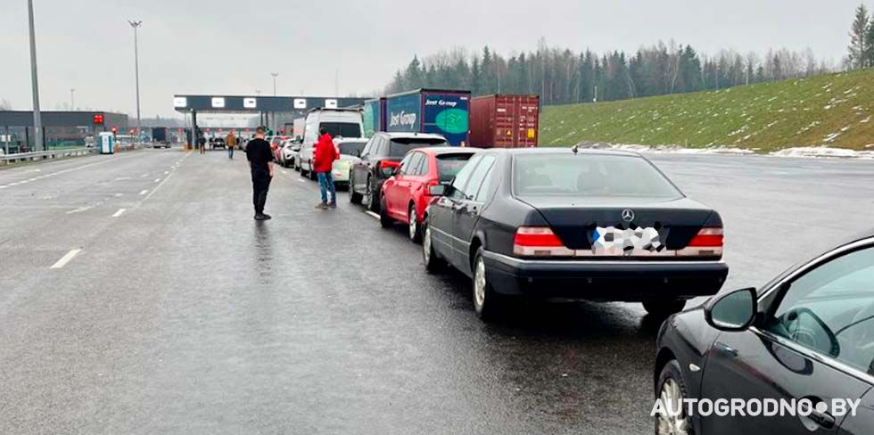 Очередь легковых авто на границе за сутки выросла в 2,4 раза