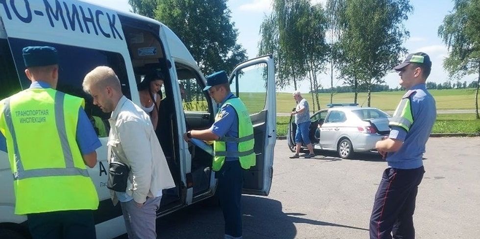 Еще одну маршрутку сняли с рейса на М6. "У водителя не было разрешения"