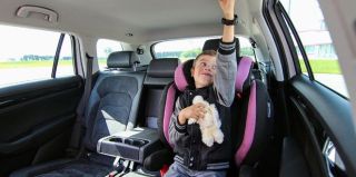 Можно ли перевозить ребенка без автокресла в такси? Пояснения ГАИ