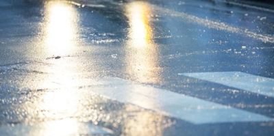 Советы ГАИ при движении в гололедицу – касается и водителей, и пешеходов