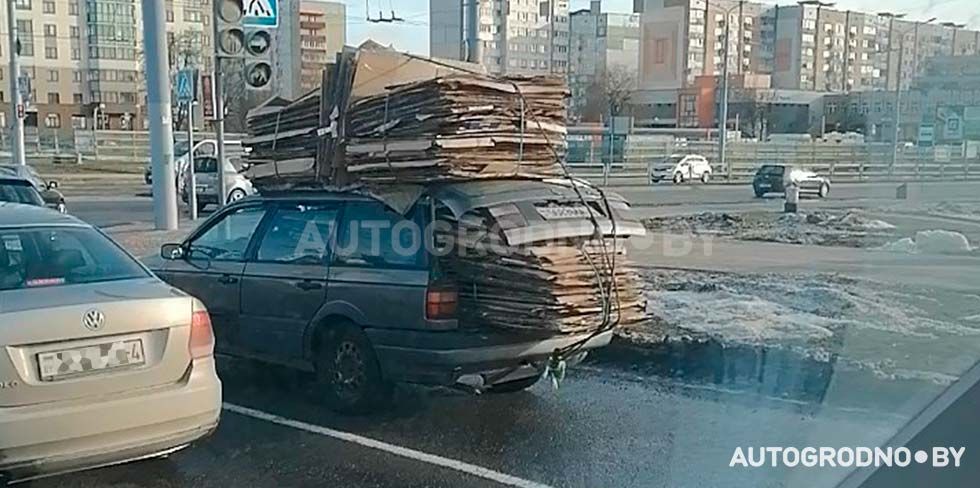 "Когда в школе сказали сдать макулатуру": как легенда Passat B3 возил по Гродно гору картона