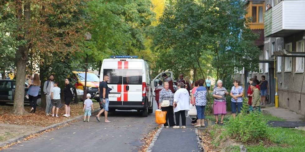 На пожаре в Гродно погиб ребенок, работники МЧС спасли его мать