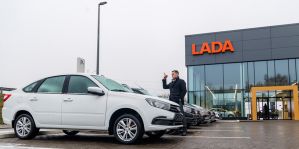 В марте дилеры продали меньше машин, чем в феврале. На то есть причины