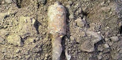 В Гродно рабочий экскаватором выкопал гранату. Она пролежала в земле больше века