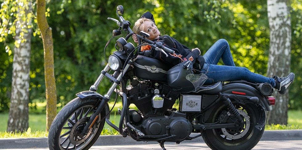 Как Harley-Davidson Sportster у Натальи из Гродно стал Харитоном Давыдовичем. "Первое время садилась на него и плакала!"