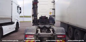 Водитель припрятал витамины, кофе, виски и рулетки для собак. А сейчас фирма может остаться без новенькой фуры