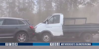Пылевая буря на одной из трасс в Беларуси спровоцировала массовое ДТП: пострадало 5 автомобилей