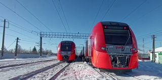 "Газель" выехала на пути перед поездом Москва-Минск и стала причиной ДТП. Поврежденный поезд отогнали на станцию, чтобы дождаться резервного 