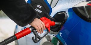 В соседних странах сильно выросли цены на бензин и дизель. Подорожает ли топливо в Беларуси?