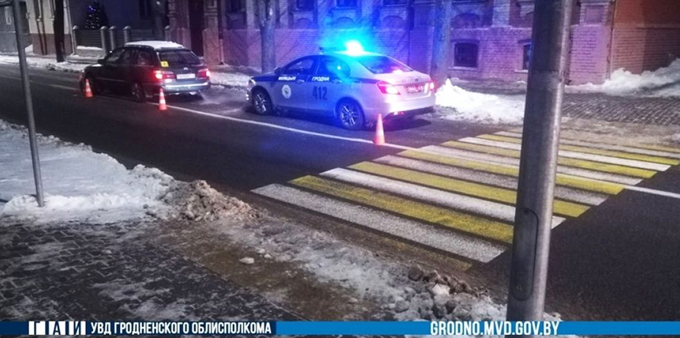 В центре Гродно утром сбили женщину на переходе. Она в больнице