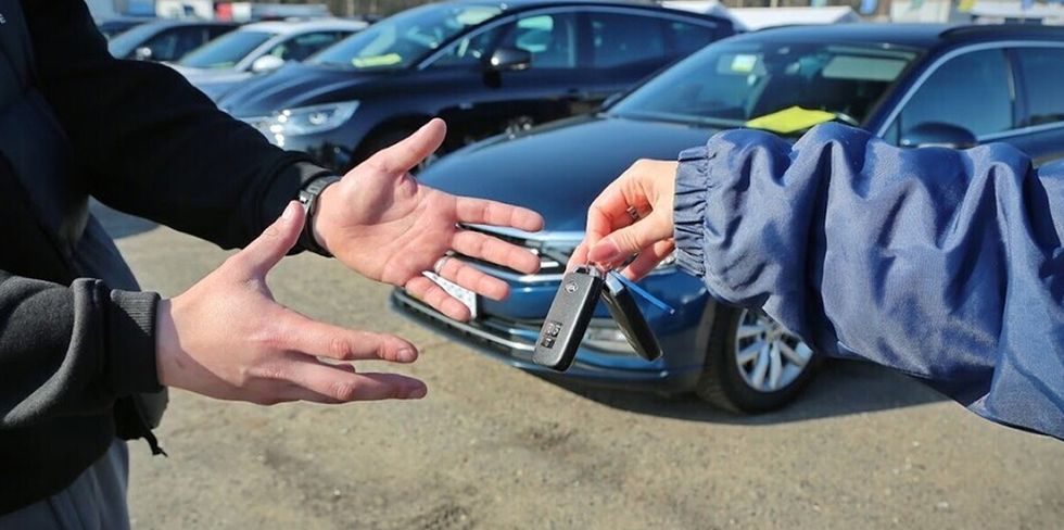 В Беларуси изменены условия проверки налоговой физлиц. Что нужно знать купившим авто белорусам?